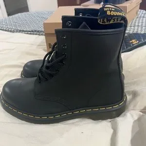 Dr. Martens Airwar 1460 size 3M Dr. Martens 1460 Smooth Leather Boot - Men main image 3